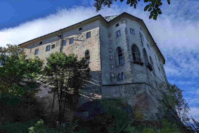 Tajemný hrad Houska: Brána do pekla uprostřed Česka, vězení pro staré zlo a místo, kde i Mácha potkal ďábly