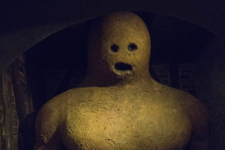 Golem: Legenda, nebo skutečnost? Tajemství pražského ghetta a osud záhadného hliněného obra