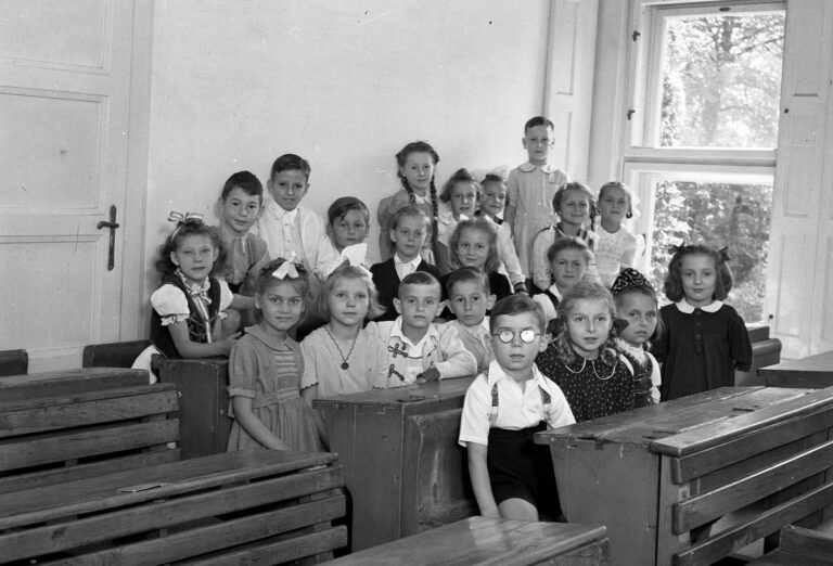 První školní den kdysi a dnes: Pionýrský šátek nahradila rozmanitost a svoboda výběru