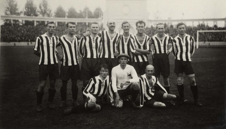 105 let od startu československé fotbalové reprezentace. První zápas skončil sedmi góly