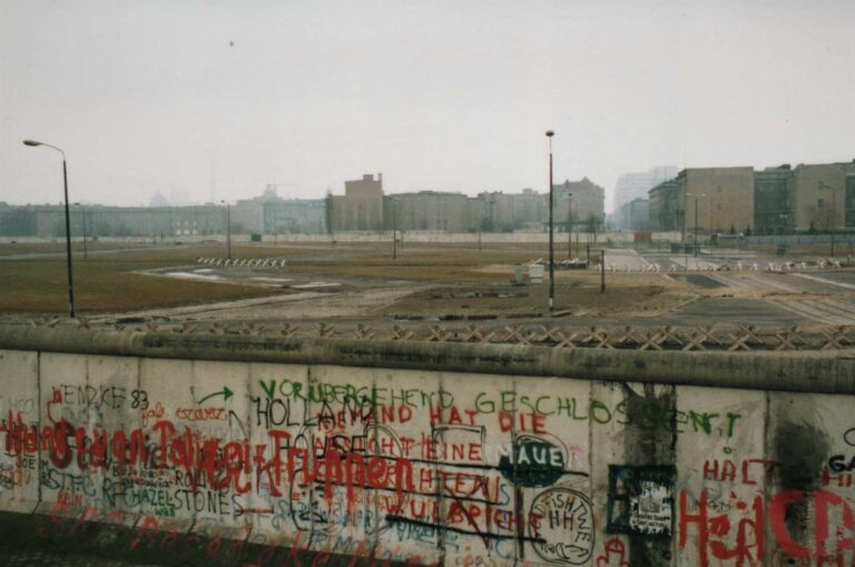 Před 64 lety to začalo „plotem“, před 36 lety Berlínská zeď padla: Příběh betonu, který dělil svět i lidské osudy