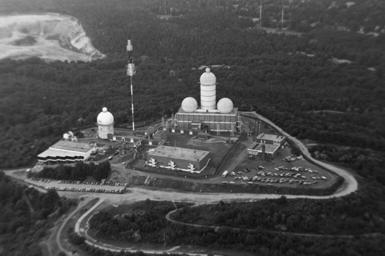 Příběh umělého kopce Teufelsberg: Od Hitlerovy školy přes špionážní základnu Američanů ke galerii umění