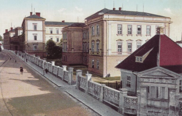 Před 787 lety daroval měšťan Rudger s manželkou pozemek pro špitál sv. Ducha. Dnes na jeho místě stojí FN u sv. Anny