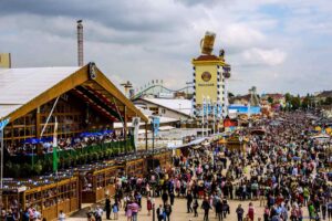 Oktoberfest, FOTO: Heribert Pohl --- Thanks for half a million clicks! from Germering bei München, Bayern, CC BY-SA 2.0, via Wikimedia Commons