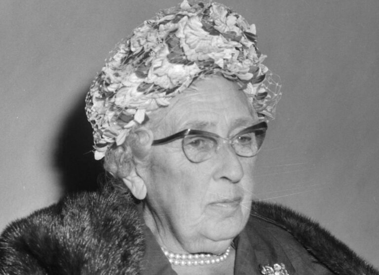 Před 135 lety se narodila Agatha Christie: Od zdravotní sestry k nejúspěšnější spisovatelce, která milovala surfování