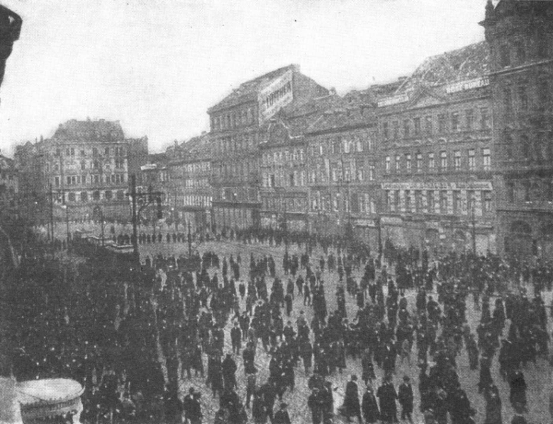 Demonstrace za všeobecné hlasovací právo, FOTO: <a href="https://commons.wikimedia.org/wiki/File:Demonstrace_za_v%C5%A1eobecn%C3%A9_hlasovac%C3%AD_pr%C3%A1vo_1905.jpg">Dějiny Československa</a>, Public domain, via Wikimedia Commons