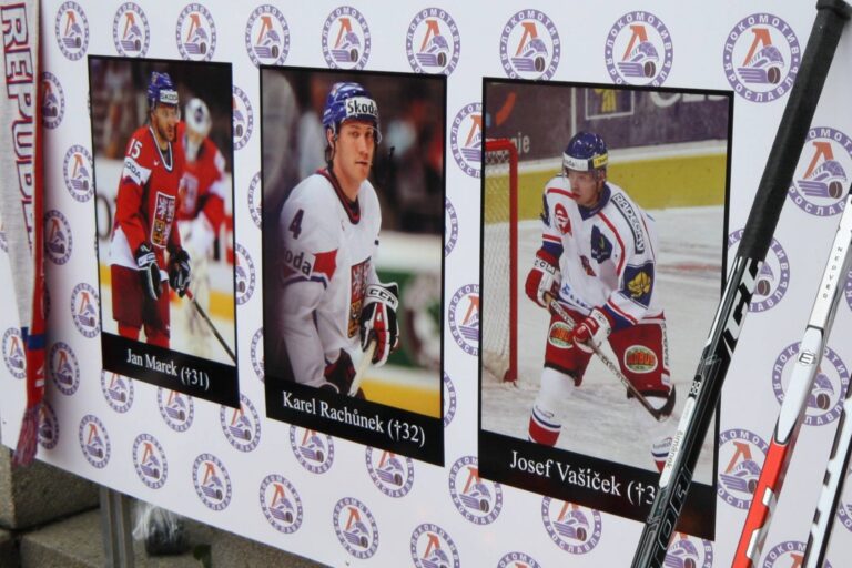 14 let od tragédie v Jaroslavli: Češi a Slováci stále vzpomínají na své hrdiny Marka, Vašíčka, Rachůnka a Demitru