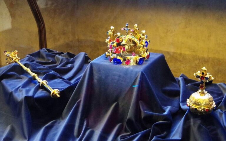 Svatováclavská koruna, trn z Kristovy koruny i Heydrich: Příběh pokladu opředeného kletbou