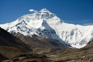 1024px-Everest_North_Face_toward_Base_Camp_Tibet_Luca_Galuzzi_2006 1 1 | kroniQa Everest, FOTO: I, Luca Galuzzi, CC BY-SA 2.5, via Wikimedia Commons