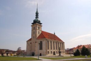 Kostel Nanebevzetí Panny Marie v Mostě, FOTO: Ladislav Faigl, CC BY-SA 3.0, via Wikimedia Commons