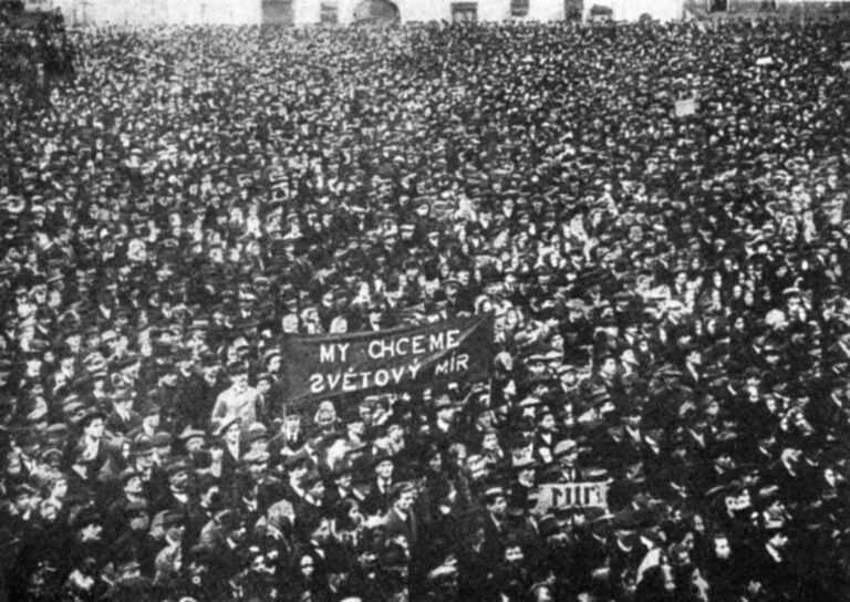 V Paříži vznikla vláda dřív než republika. 14. říjen byl dnem, kdy jsme se přestali řídit rozkazy z Vídně