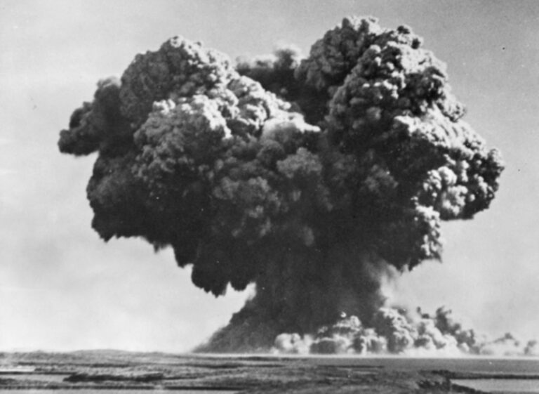 Před 73 lety otřásla světem Operace Hurricane. Tak Británie odpálila svou první atomovou bombu