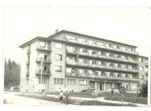 Zotavovna_Budovatel_1967 1 | kroniQa Zotavovna Budovatel, FOTO: Vrbenská, CC BY-SA 4.0, via Wikimedia Commons