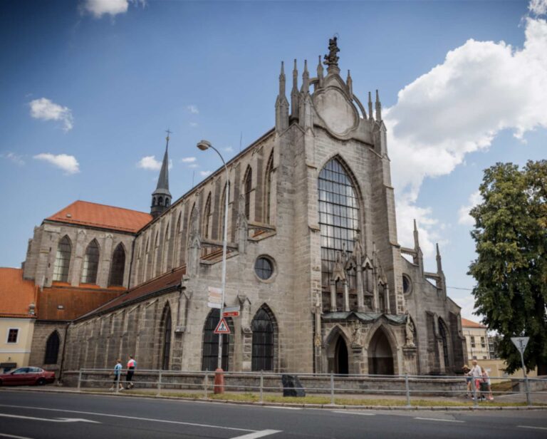 Katedrálu v Sedlci vypálili husité. Z trosek pak mladý Santini stvořil chrám zcela po svém