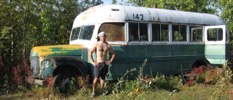 Místo romantiky boj o život. Magický bus 142 z Útěku do divočiny úřady raději odstranily