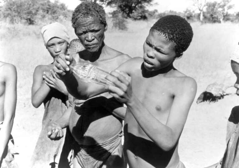 Bohové musí být šílení: Křovák, co neznal hodnotu peněz, rozfoukaný honorář a smrt hlavního hrdiny v poušti