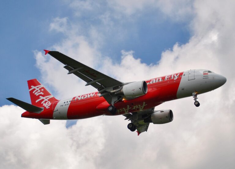 Před 11 lety zmizel let AirAsia s celými rodinami, zemřelo 162 lidí. Mohla za to školácká chyba pilota