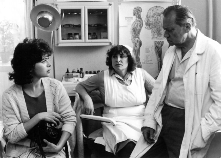 Vesničko má středisková: Film vznikl díky chybě v účtárně, zranění na place a paradox se Schmitzerem