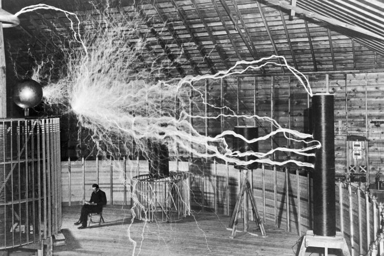 Nikola Tesla zemřel v bídě a s holubem v náručí. Edison ho okradl, Trumpův strýc prošetřoval