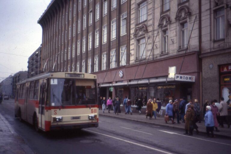 Výplata 3 200 Kčs, máslo za 28. Cenová facka roku 1991, která lidem ze dne na den vymetla kapsy