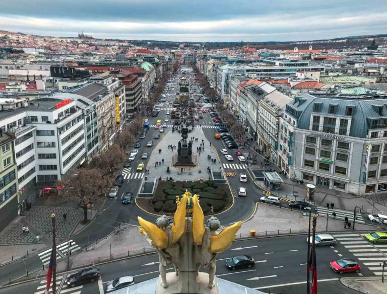 První sjezdovkou v českých dějinách byl Václavák. Lyžaři museli využít tmy, báli se výsměchu