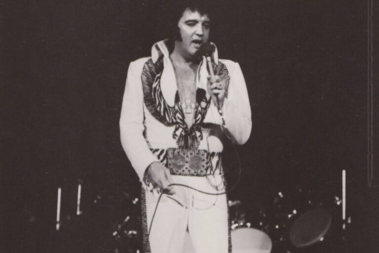 Smrt na toaletě a 12 tisíc pilulek. Elvis Presley by slavil 91 let, zabil ho ale rodinný incest a obezita