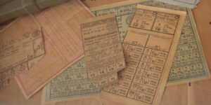 Potravinové lístky na maso, chléb, brambory a mléko z období Protektorátu Čechy a Morava, FOTO: Photo by User:Miaow Miaow, Public domain, via Wikimedia Commons