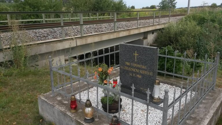 118 mrtvých, záhadné zelené světlo a zákaz mluvit. Komunisté se báli pravdy o Stéblové