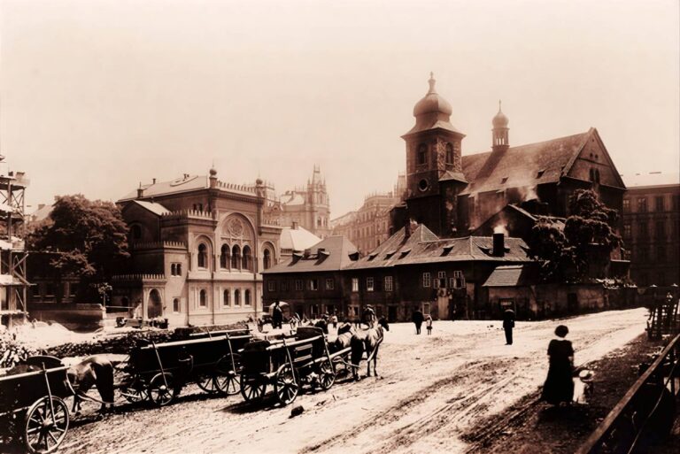 Luxusní Pařížská stojí na hrobech chudiny. Císařův podpis smazal pátou čtvrť z mapy Prahy