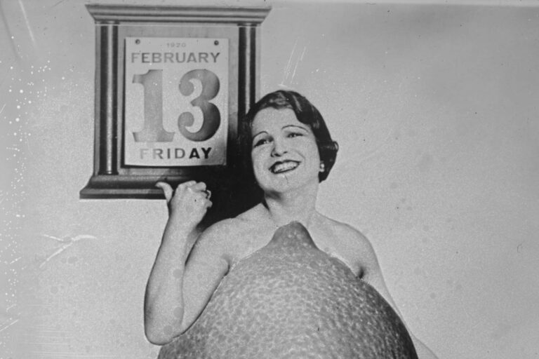 Dnešek patří pověrčivým. Za strach z pátku třináctého může zrada u večeře i upálení rytíři