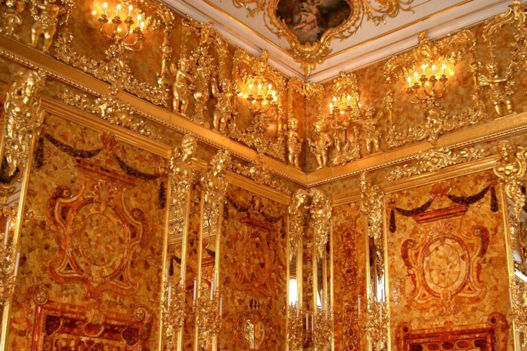 Jantarová komnata v Krušných horách a stopy nacistických konvojů v saském pohraničí