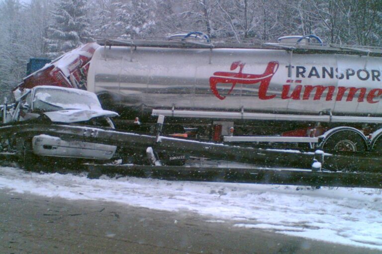 Největší hromadná bouračka v historii D1 děsí i dnes. Hazard šoférů tehdy v mrazu uvěznil stovky lidí