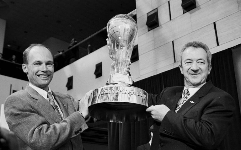 Tři týdny bez sprchy v plechové krabici nad zemí. Dobrodruzi v balónu jako první lidé obletěli celou planetu