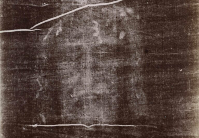 Staletí ležela vzácná relikvie za zdmi kláštera. Broumovskou kopii Turínského plátna objevili náhodou