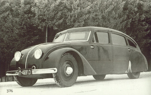 Kopřivnická automobilka předběhla v roce 1934 dobu. Model Tatra 77 překvapil svět nejen aerodynamikou