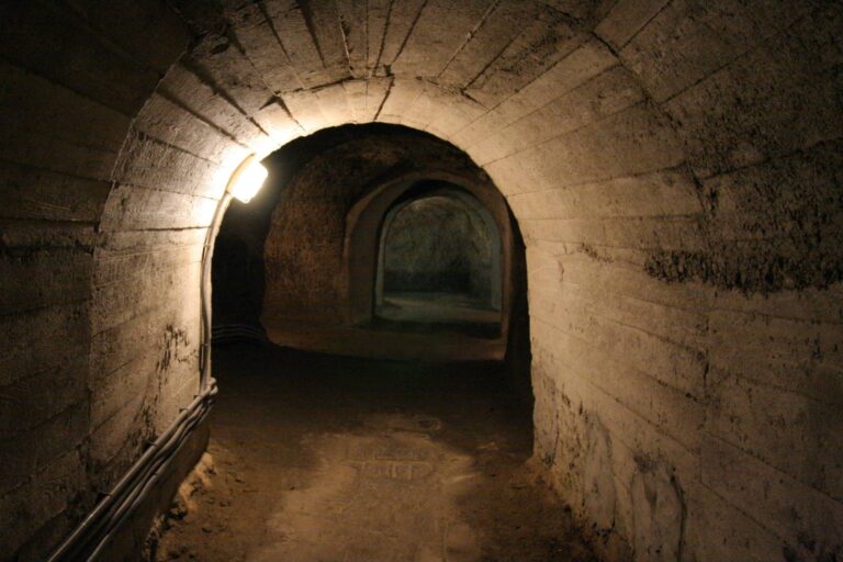 Pod Znojmem leží labyrint o délce 27 kilometrů. Středověký systém pastí dělal z útočníků dezorientované oběti