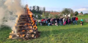 Pálení čarodějnic, FOTO: Davesimek, CC BY 4.0, via Wikimedia Commons