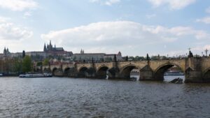 Karlův most, FOTO: Uoaei1, CC BY-SA 4.0, via Wikimedia Commons