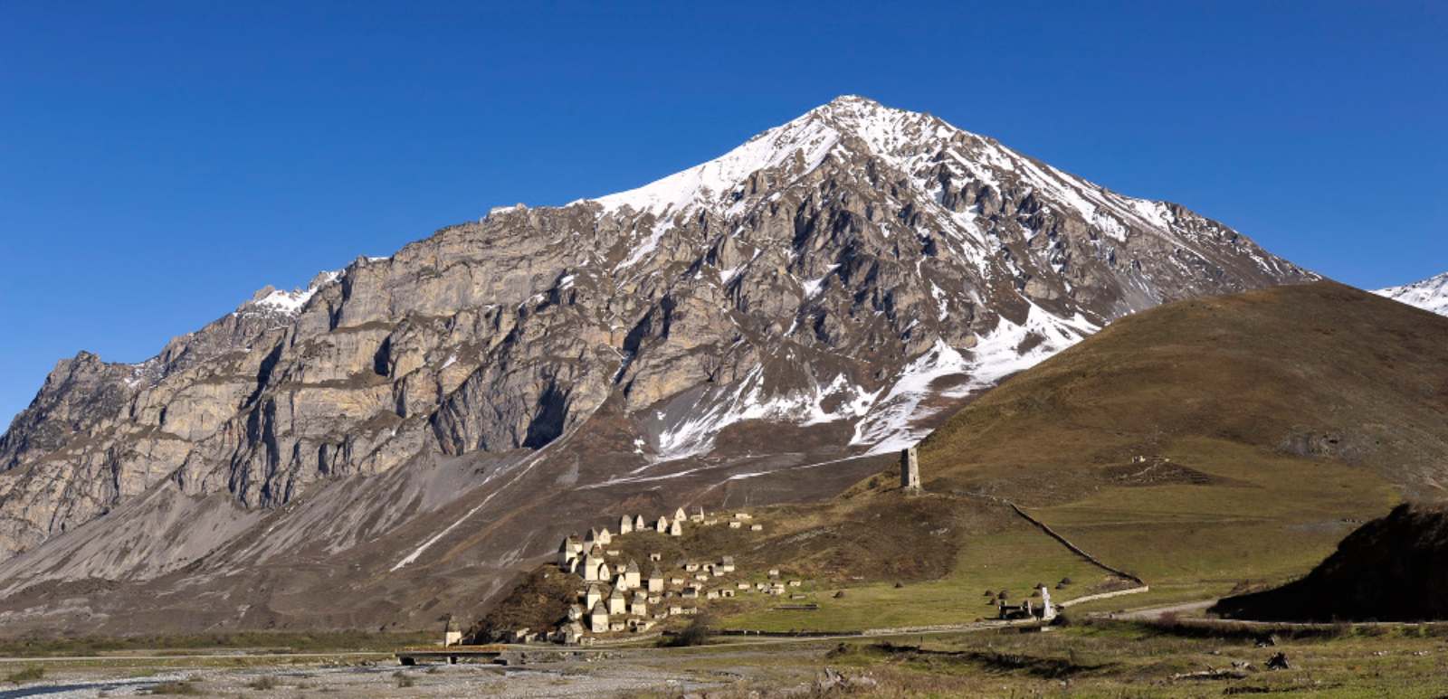 Dargavs, FOTO: <a href="https://commons.wikimedia.org/wiki/File:Dargavs.jpg">Alex Svirkin</a>, <a href="https://creativecommons.org/licenses/by-sa/3.0">CC BY-SA 3.0</a>, via Wikimedia Commons