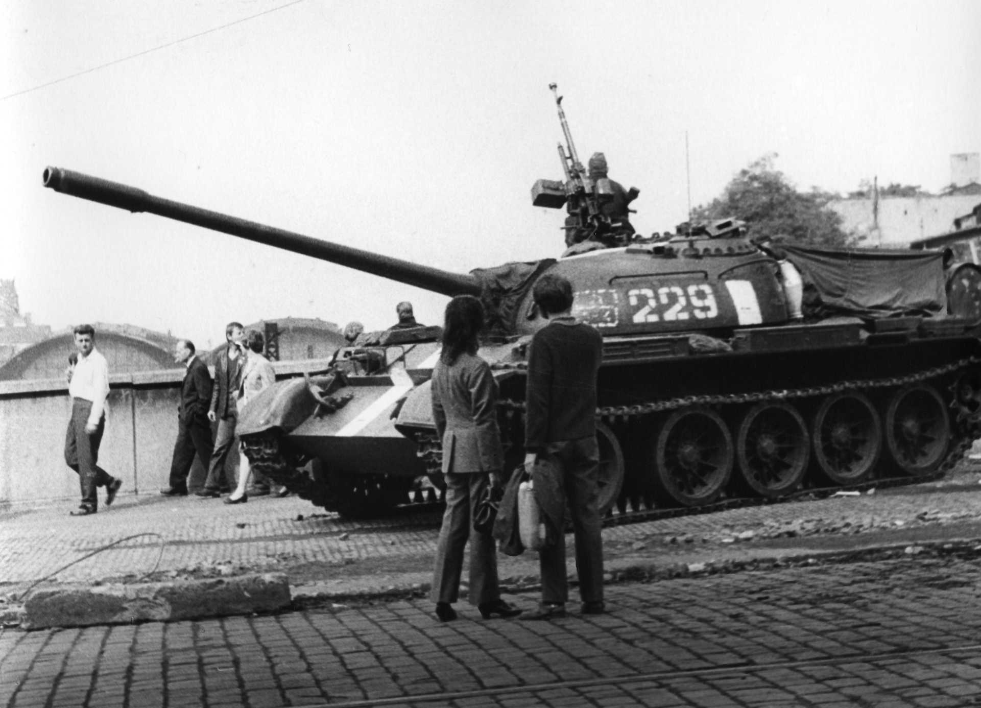 Srpen 1968, FOTO: <a href="https://commons.wikimedia.org/wiki/File:Franti%C5%A1ek_Dost%C3%A1l_Srpen_1968_4.jpg">František Dostál</a>, <a href="https://creativecommons.org/licenses/by-sa/4.0">CC BY-SA 4.0</a>, via Wikimedia Commons