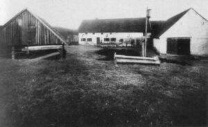 Hinterkaifeck, FOTO: Andreas Biegleder. According to a letter from the City Archive of Munich from October 2, 2013, number 3053/3231.0, Andreas Biegleder was born 1880-10-25 in Ergoldsbach and died 1954-05-14 in Munich, last address from 1953-04-17 Munich, Weltenburger Straße 3/I., Public domain, via Wikimedia Commons