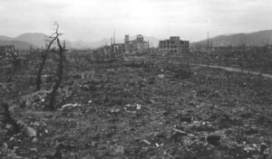 Hirošima - centrum výbuchu, FOTO: War Department. U.S. Strategic Bombing Survey. Pacific Survey. Physical Damage Division. (09/1945 - 04/1946), Public domain, via Wikimedia Commons
