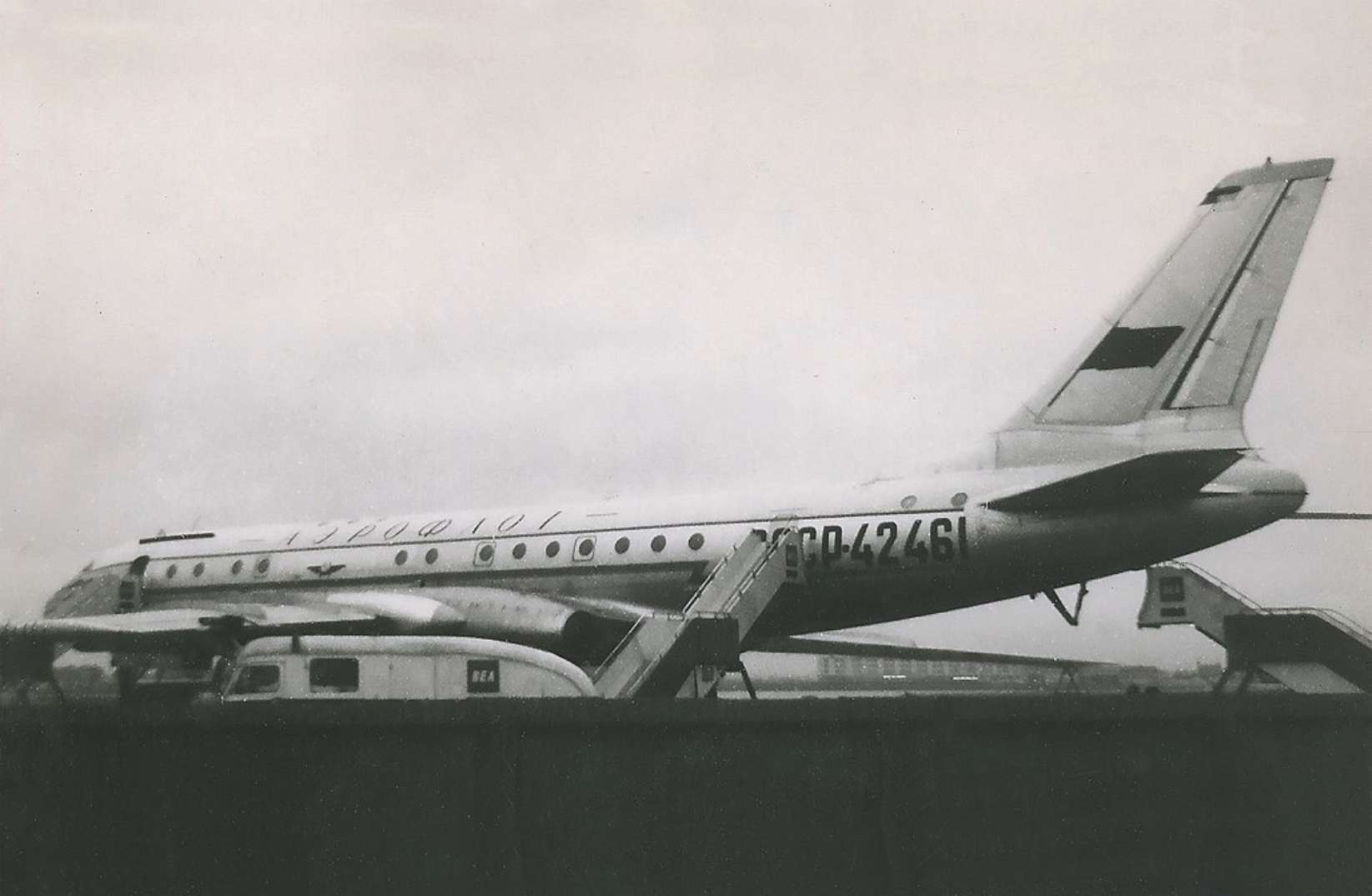 Letoun TU-104A, FOTO: <a href="https://commons.wikimedia.org/wiki/File:Tupolev_Tu-104A,_Aeroflot_AN0235325.jpg">Alan D R Brown</a> (<a href="http://www.gnu.org/copyleft/fdl.html">GFDL</a> or <a href="http://www.gnu.org/copyleft/fdl.html">GFDL</a>), via Wikimedia Commons