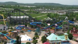 T2 a vodní park v Six Flags v Kentucky, FOTO: Jeremy Thompson from United States of America, CC BY 2.0, via Wikimedia Commons